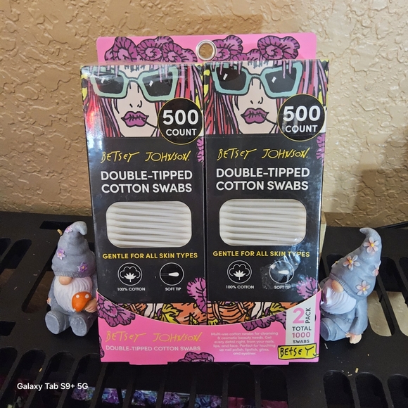 Betsey Johnson Double-Tipped Cotton Swabs - Black and Pink Packaging - Picture 2 of 4